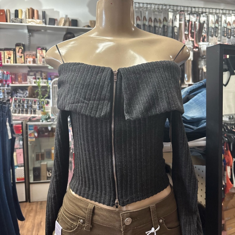 Gray Off-Shoulder Ribbed Top - Picture 2 of 7